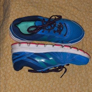 Women’s New Balance  tennis shoes